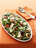 Button mushroom and spinach salad