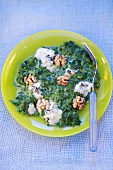 Spinach with Gorgonzola and walnuts