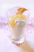Whipped cream with apple puree