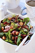 Salad leaves with duck breast and croutons