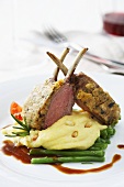 Rack of lamb with nut crust, mashed potato and green beans