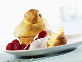 Brioches with raspberries and cream