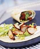 Chicken tikka in wheat tortilla (made with ready-made products)