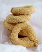 Sugar-coated ring biscuits