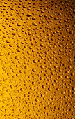 Ein Glas helles Bier (bildfüllend)