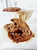 Chocolate chip cookies with milky coffee