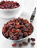 Raisins on a spoon and in a glass bowl