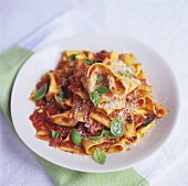 Pappardelle with tomato and pepper sauce