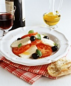 Tomate-Mozzarella mit Oliven