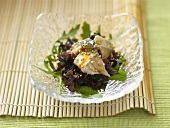 Salad leaves with mackerel and sesame seeds