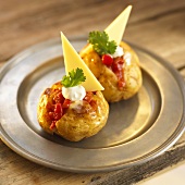 Baked potatoes with salsa and Gruyère