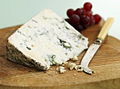 Lanark Blue (Scottish ewes' milk cheese made from unpasteurised milk)