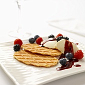 Wafers with mascarpone and fresh berries