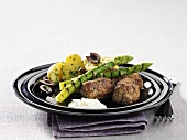 Lamb meatballs with asparagus and potatoes