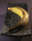 A plantain in a wooden bowl