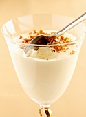 Chicorée-Eis mit karamellisiertem braunem Zucker