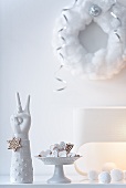Shortbread biscuits and a wreath made of cotton wool