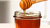 Honigglas und Honiglöffel
