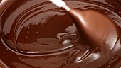 Flüssige Schokolade umrühren