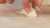 Slicing garlic