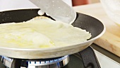Making pancakes (German Voice Over)