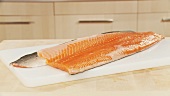 Filleting a salmon (German Voice Over)
