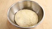 Making yeast dough (English Voice Over)