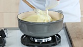 Making Swiss cheese fondue (German Voice Over)