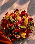 Gemischter Salat mit Orangenfilets