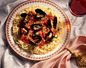Mussels with Tomato Sauce over Linguine; Red Wine