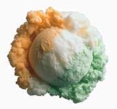 Dreifarbige Eiskugel(Zitronen,Orangen,Limetten) mit Eisrand