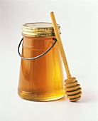 Honig im Schraubglas & ein Honiglöffel