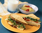 Sandwiches mit Putenbrust, Käse und Brunnenkresse