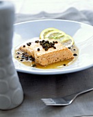 Salmon fillet with capers and green pepper