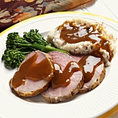 Roast beef with mashed potato and gravy