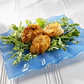 Fried scallops on salad leaves