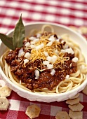Linguini with meat sauce, cheese and onions