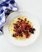 Spaghetti with tomato and olive sauce