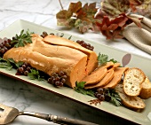 Gänseleberpastete (Foie Gras) auf einer Platte