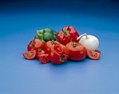 Stillleben mit Tomaten, Paprika & Knoblauch