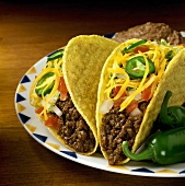 Tacos mit Hackfleisch, Käse und Jalapeno-Chilischoten