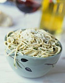 Spaghetti mit Kräutern und Parmesan