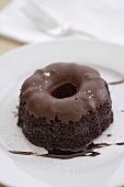 Kleiner Schokoladenkuchen mit Schokoglasur