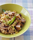 Gebratener Reis mit Schweinefleisch, Pilzen und Gemüse