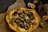 Pizza rustica (Pizza mit Feigen & Gorgonzola, Italien)