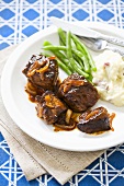 Barbecue Steak Tips with Green Beans and Mashed Potatoes
