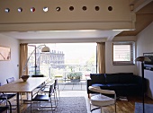 Sitting room with dining table and chairs