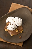 Straciatella meringue with chocolate sauce and walnuts