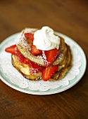 Pancakes with strawberries and mascarpone