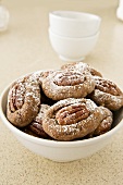 Cinnamon biscuits with pecan nuts